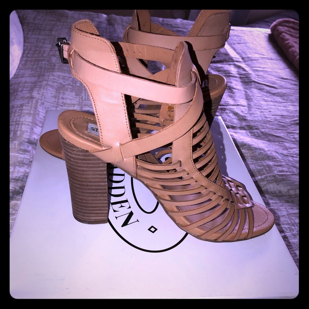 Steve Madden “Savine” natural leather as 8